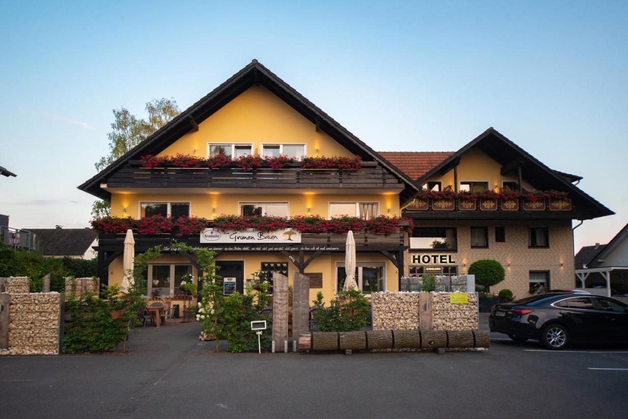 Hotel Garni Zum Grunen Baum Hövelhof Dış mekan fotoğraf